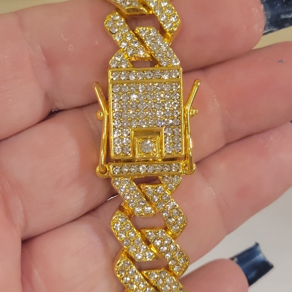 NWT GOLD ICED BRACELET 10MM APROX. 8" GORGEOUS W SAFETY LOCK - Picture 2 of 3